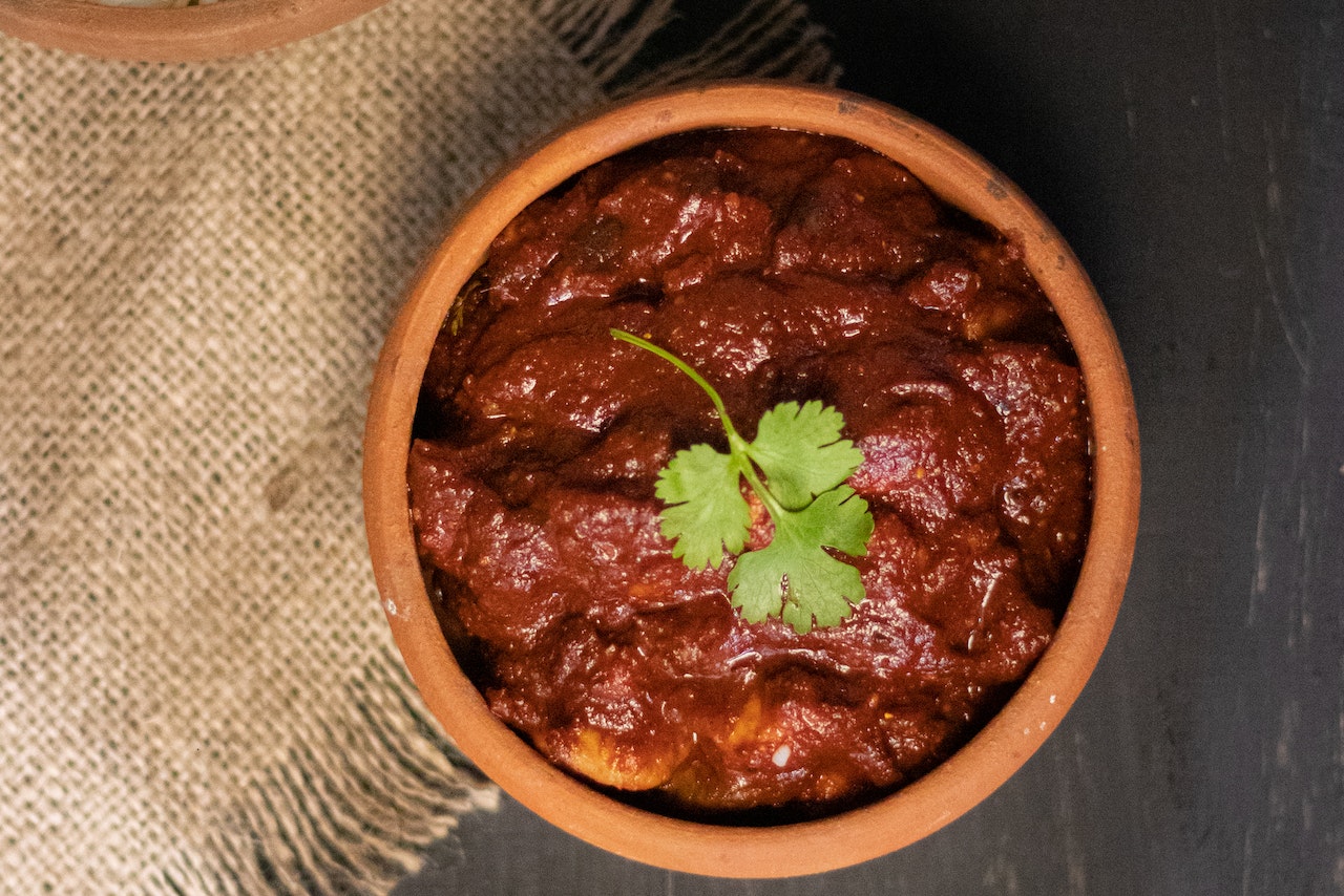 Le chili con carne : plat populaire du Mexique souvent servi avec du riz